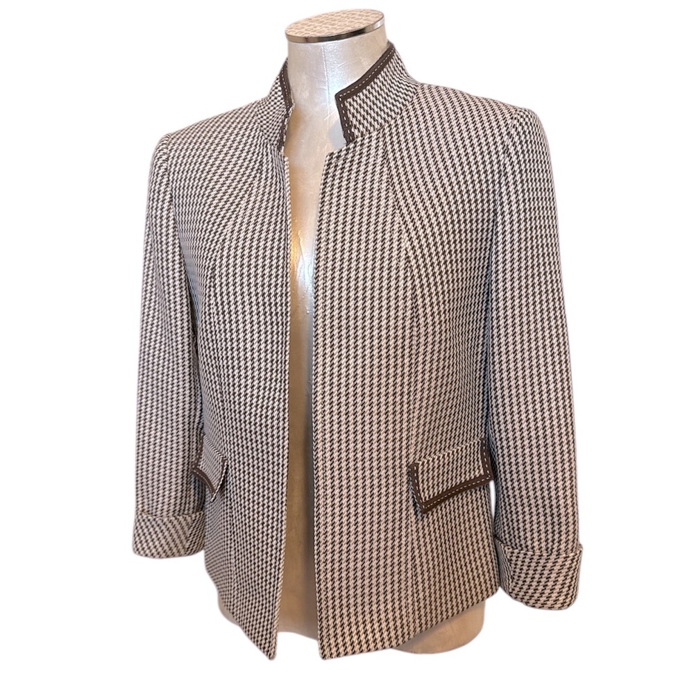 Tahari Women’s Blazer Brown & White Houndstooth Like new Size 8